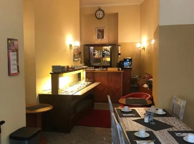 蔡尔酒店